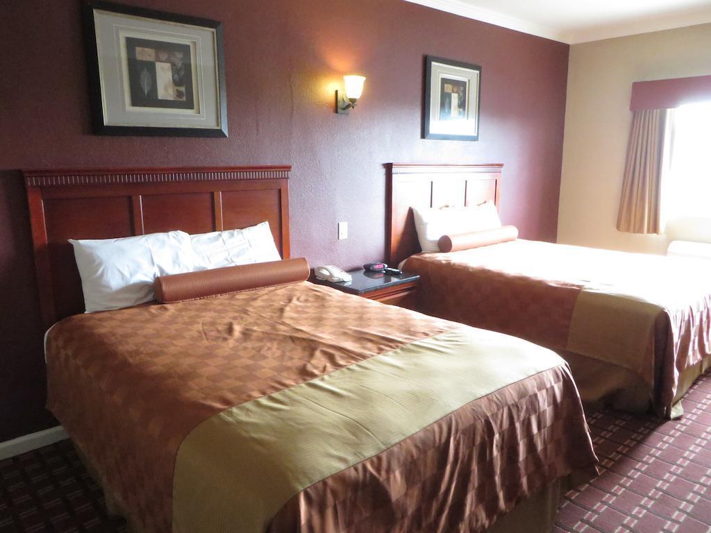 Rodeway Inn & Suites Pasadena Exterior foto
